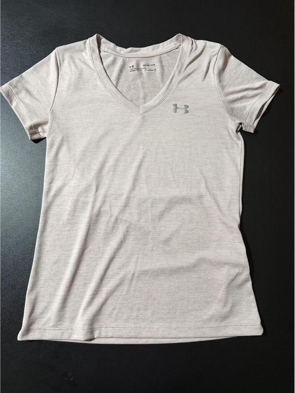 Under Armour HeatGear Women’s Light Pink V-Neck Athletic T-Shirt XS